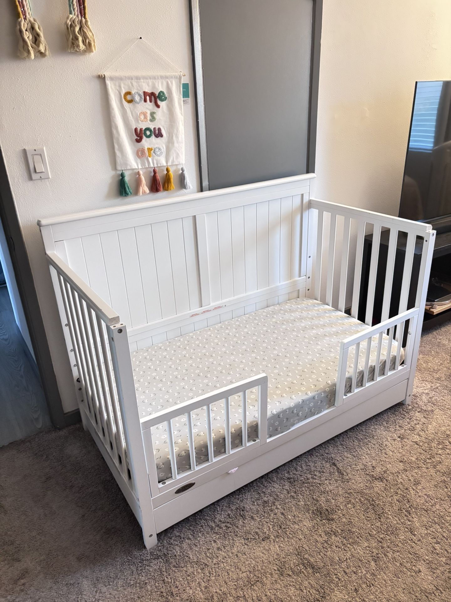 Toddler Bed + Mattress + 5 Sheets