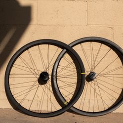 Mavic 700c 20 Hole Carbon Tubeless Wheelset ZIPP ZR1 Disc Shimano HG 11S Hub
