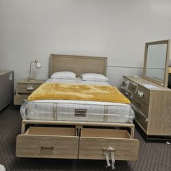 Queen Bedframe 