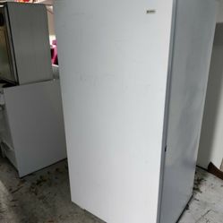 Kenmore Stand Up Freezer Works Perfect With Warranty