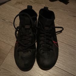 Nike Size 1Y Soccer Cleats
