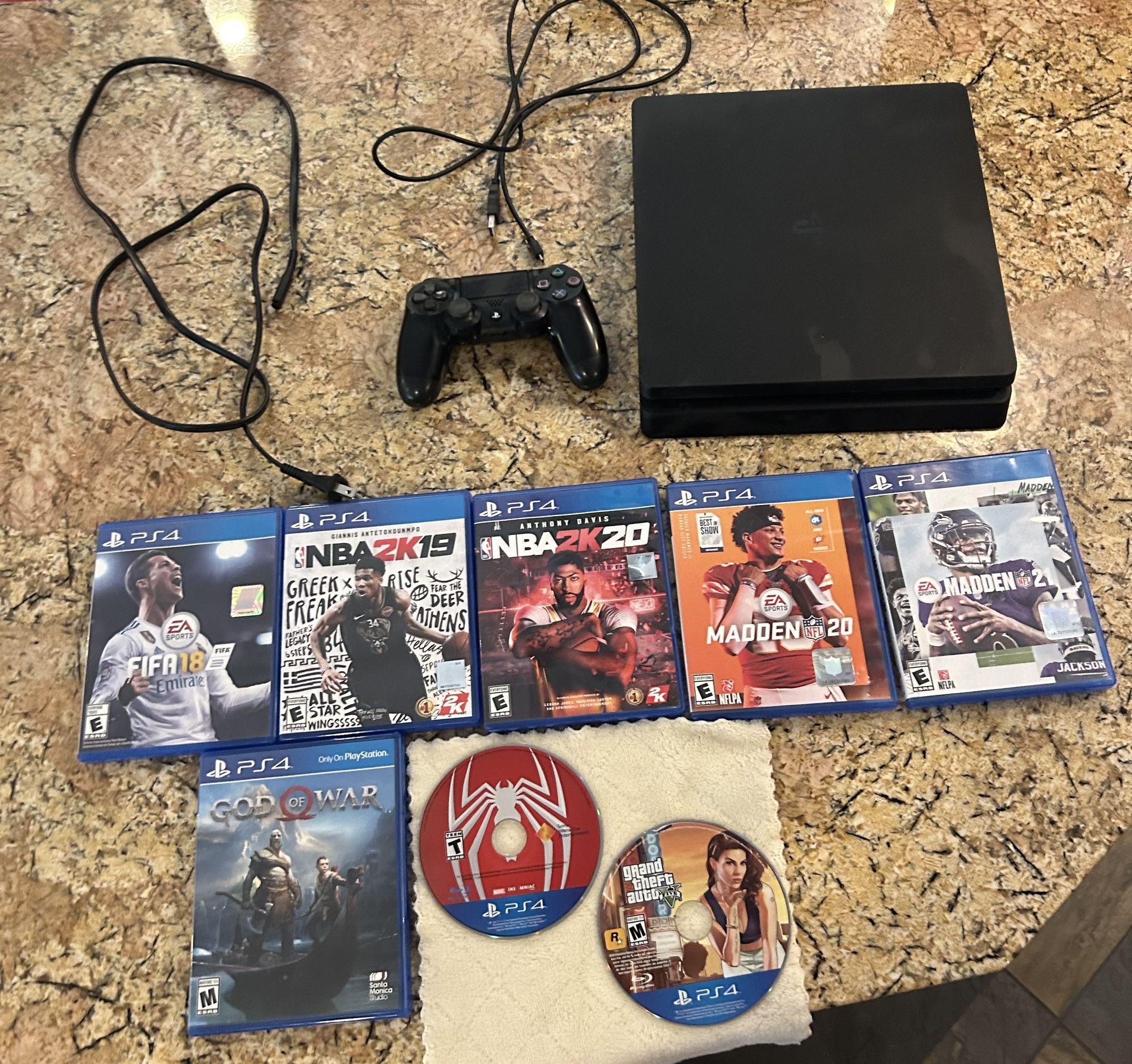 Play Station 4/ Remote/ All Cords/ 8 Games
