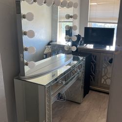 Impressions Vanity 