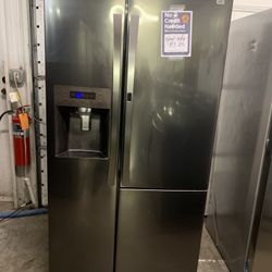 REFRIGERATOR 