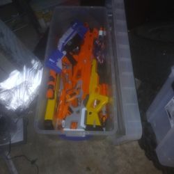 huge amount of nurf guns and accessories