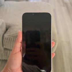 Broken iPhone 14 Plus 