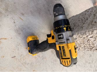 DeWalt 1/2 In 20 Volt Max Variable Speed Cordless Hammer Drill Works Perfect ( No Battery Include) $$ 95