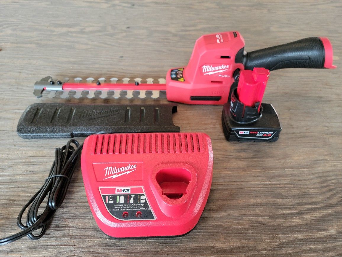 Milwaukee
M12 FUEL 8 in. 12V Lithium-Ion Brushless Cordless Hedge Trimmer Kit with 4.0 Ah Battery and Charger