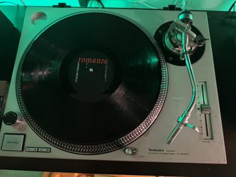 Technic Turntable With Mixer And Speakers