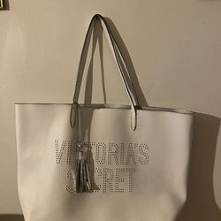 Tote $10 (spañol) available at Desoto