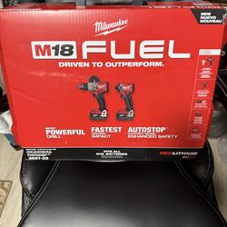 MILWAUKEE M18 2-TOOL COMBO KIT