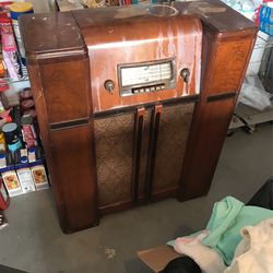 Vintage Silvertone Radio