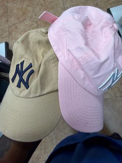 2 NY yankee caps perfect for couples to match