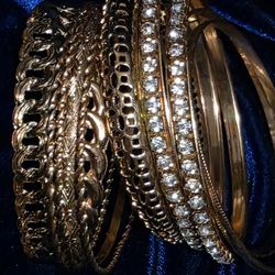 Gold-Tone Bangle Bracelet Bundle (Mixed Styles) – Statement Stack Set