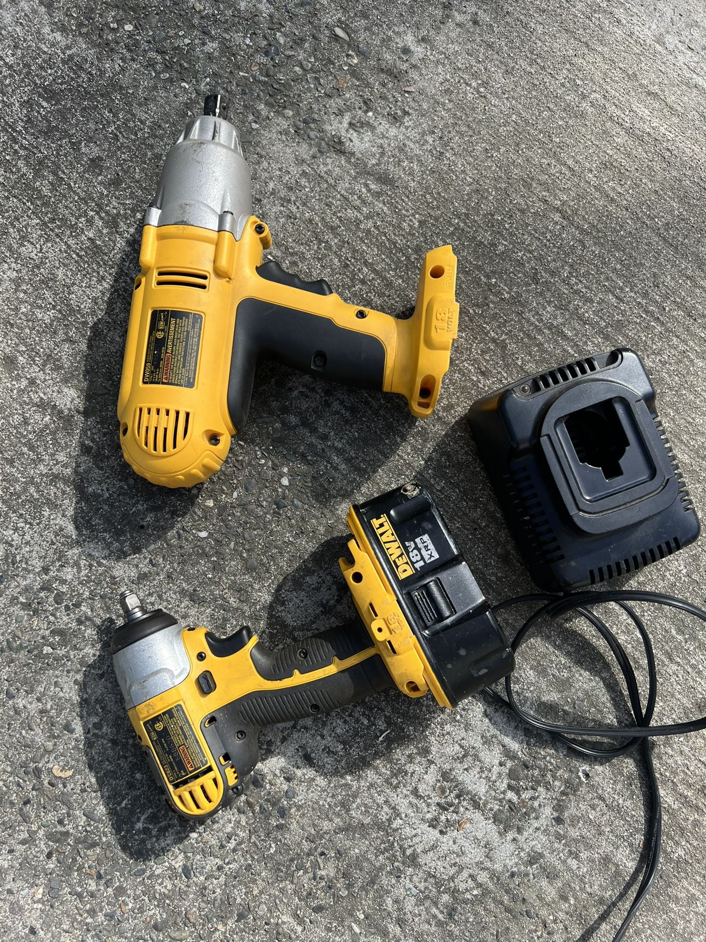 18v Dewalt 1/2” Impact And 3/8” Impact . Grate Condition 