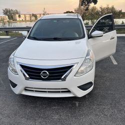 Nissan Versa 2017 Av