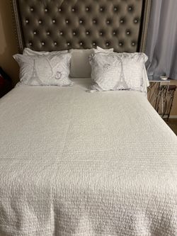 Queen bed  and mattress  like new