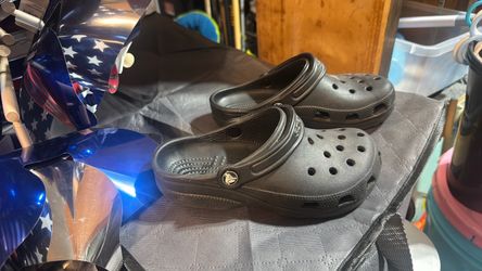 Crocks size 3