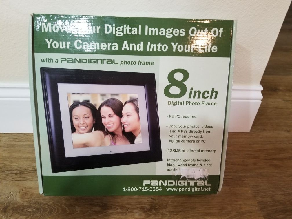 Pandigital 8 inch digital photo frame