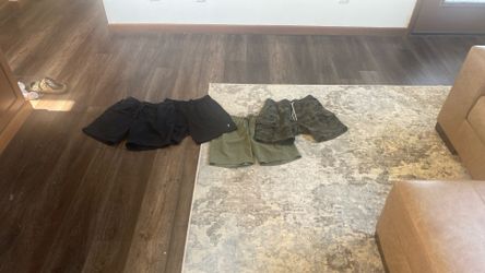 Men’s Small Old Navy Shorts Lot 4 Pairs