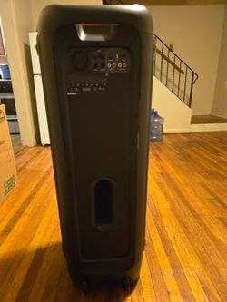 JBL/ Harman Party box 1000 with accessories
