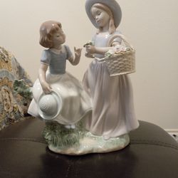 Lladro Girlfriends Figurine