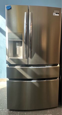 Frigidaire French Door Style Refrigerator With Water and Ice Dispenser