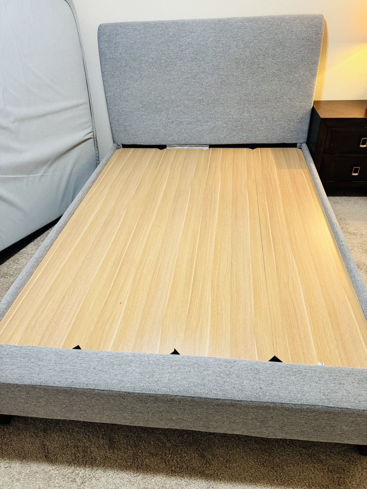 Queen Bed Set &foam mattress 