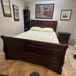 New Classic Home Furnishing Inc. Sled Queen Bed Bedroom Set