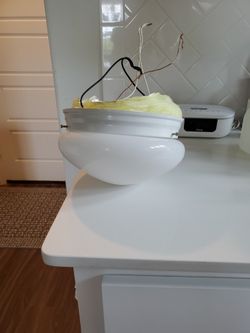 Light Fixture White 2bulbs