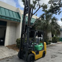Komatsu Forklift 5000 LBS