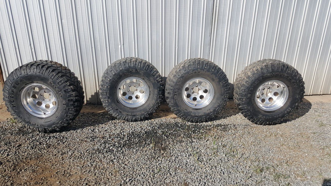Wheels and tires 35s and 15 inch rims