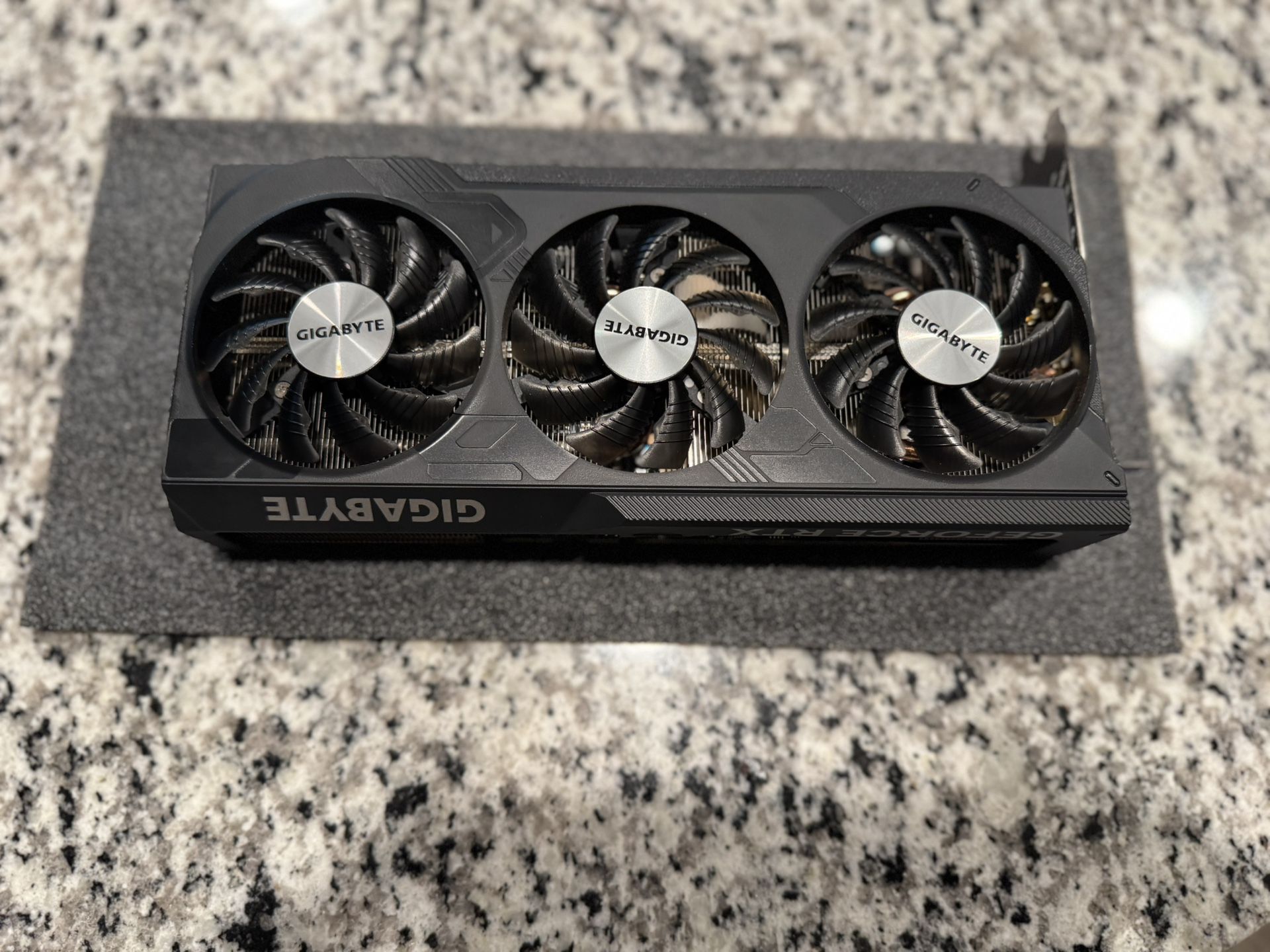 GIGABYTE GEFORCE RTX 4070