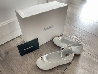 Dolce Gabbana Toddler White girl’s shoes - Patent leather ballet flats with metal DG logo.