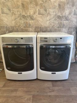 Maytag set gas Laundry