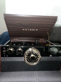 Vintage VICTROLA record player + radio, bluetooth and CD player