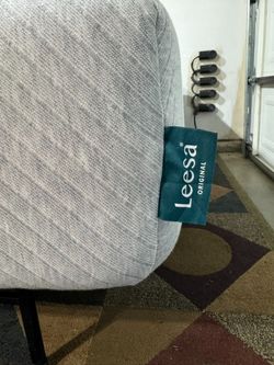 LIKE NEW! Leesa Original King Mattress - Delivery Available