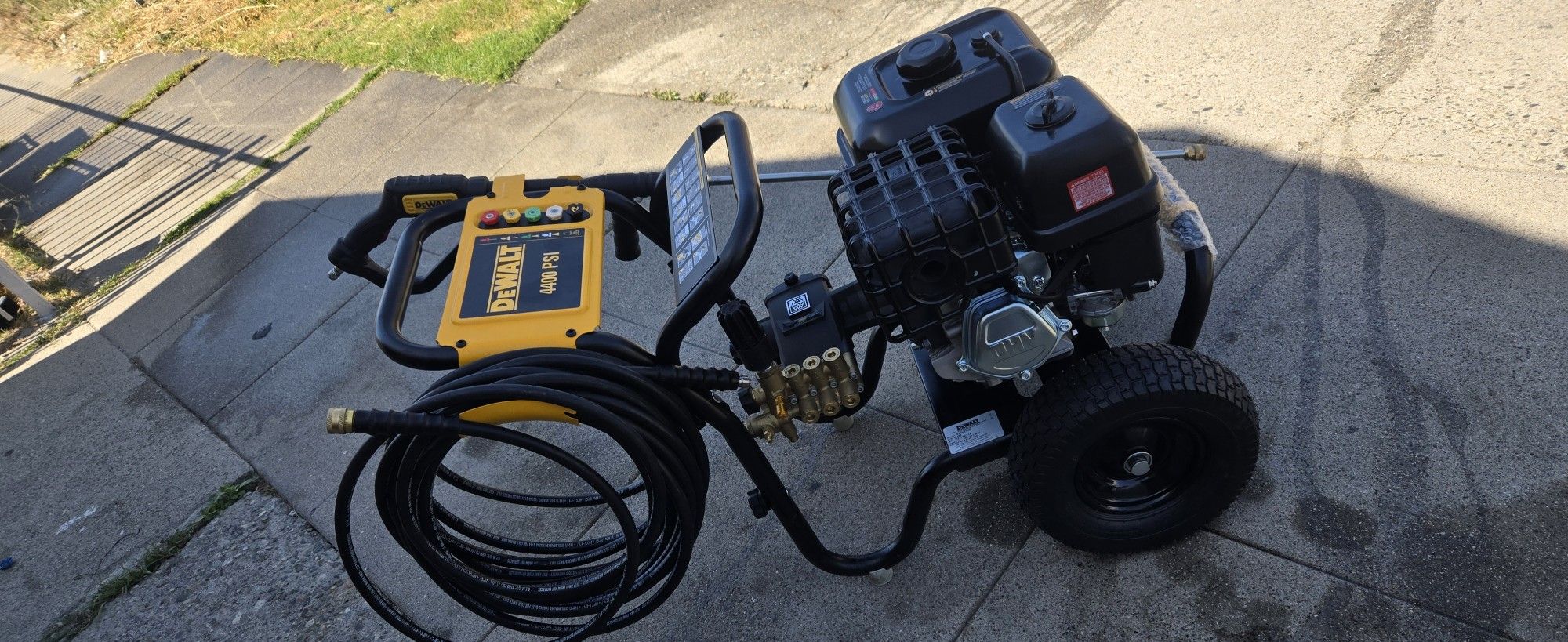 4400 Dewalt Power Washer Gas. 4.0 G P M