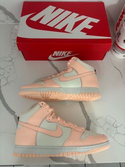 Dunk high crimson tint (Pink)