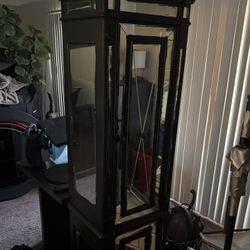 Shelve With Glass And Doors 