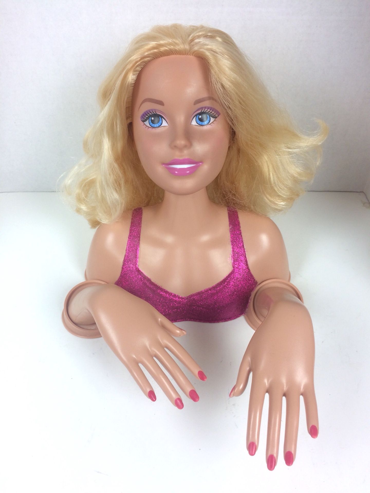 Mattel Barbie Styling Head – Apply Make Up, Paint Nails and Style Hair