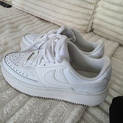 Nike women's shoes size 7.5