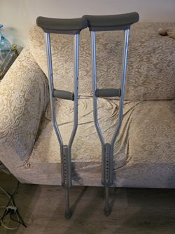 Crutches brand new could never use