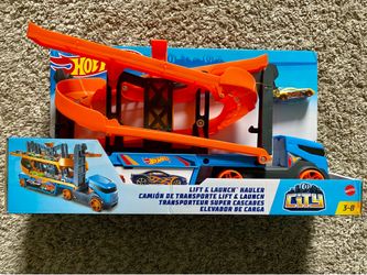 HOT WHEELS LIFT & LAUNCH HAULER W/VEHICLE! NICE