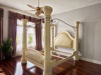 King bedframe& Armoire