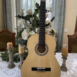 Huntington Classic Acoustic Guitar 