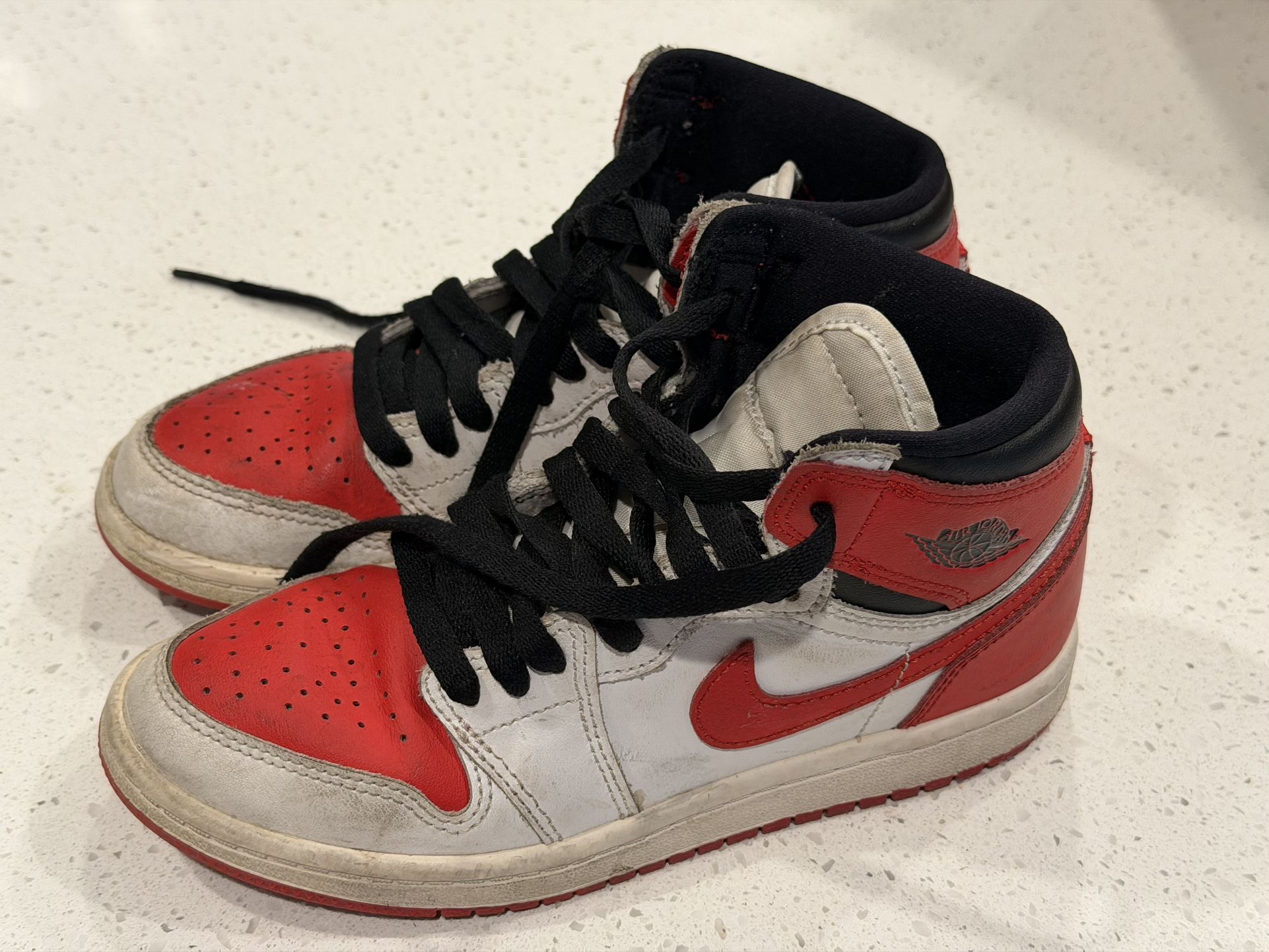 Jordan 1 - Size 2y