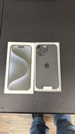 Unlocked iPhone 15 pro max 1T like new