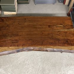 Coffee/cocktail table