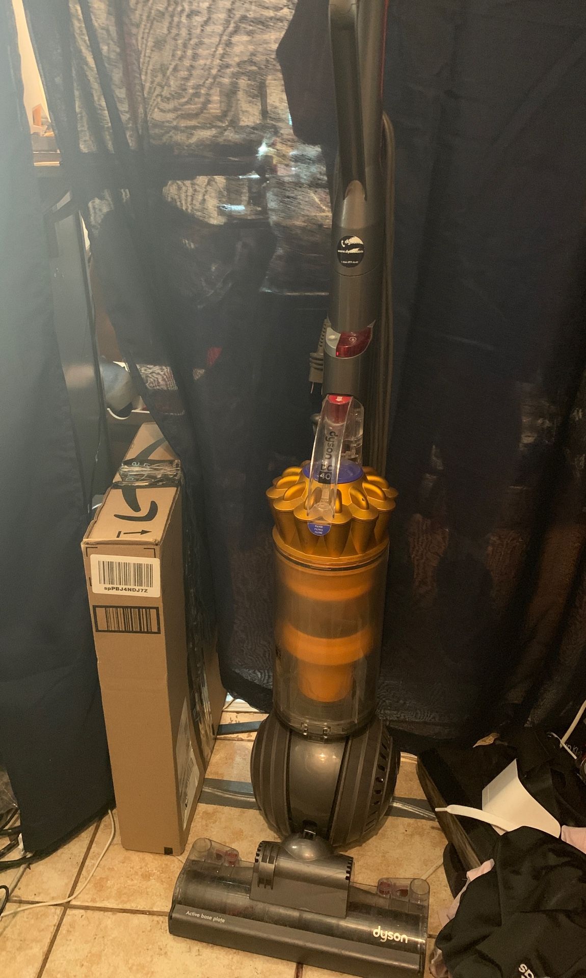 Dyson DC40 standup vacuum